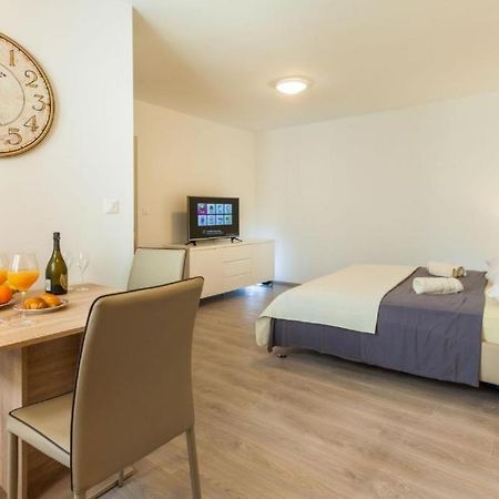 Apartments & Room Rollex Split Bagian luar foto