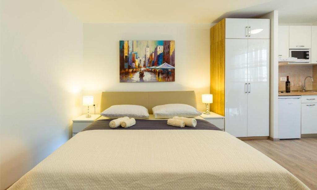 Apartments & Room Rollex Split Bagian luar foto