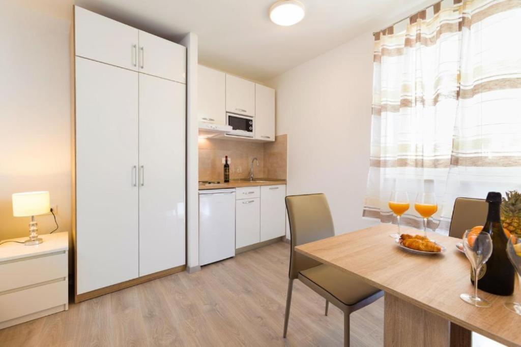 Apartments & Room Rollex Split Bagian luar foto