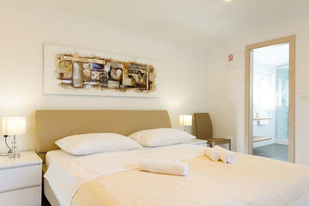 Apartments & Room Rollex Split Bagian luar foto